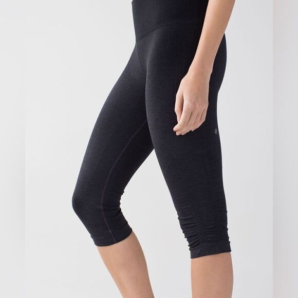 Lululemon In The Flow Crop II in Heathered Deep Coal - Picture 5 of 11